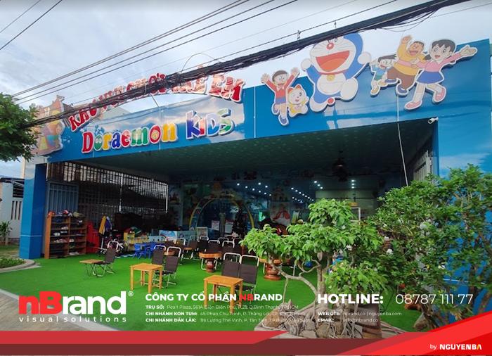 Trọn gói trang trí khu vui chơi trẻ em 10 Trọn gói trang trí khu vui chơi trẻ em bang hieu khu vui choi tre em1